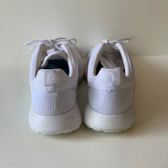 White Nike Sneaker - Picture 3 of 6